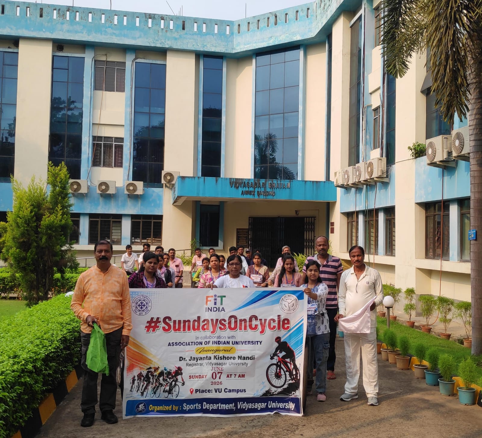 সাইকেল চালিয়ে সুস্থ থাকার বার্তা (Sundays on Cycle)