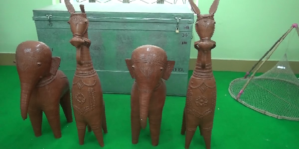 Terracota toys made by artisans of the Kurmi community